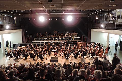 Salle de spectacle Le Mas avec du public