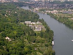 Vue aérienne de la station d'épuration de Boissettes - Agrandir l'image (fenêtre modale)