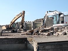 Démolition de la Halle Sernam à la gare de Melun - Agrandir l'image (fenêtre modale)