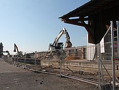 Démolition de la Halle Sernam à la gare de Melun - Agrandir l'image (fenêtre modale)