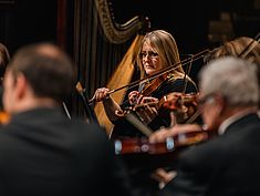 Violoniste au Concert de l'Orchestre Melun Val de Seine au Mas le 18 décembre 2022 - Agrandir l'image (fenêtre modale)