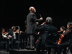 Jean-Michel Despin dirigeant l'Orchestre Melun Val de Seine au Mas le 18 décembre 2022 - Agrandir l'image (fenêtre modale)