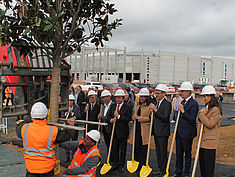 Plantation du premier arbre sur le site Zalando - Agrandir l'image (fenêtre modale)