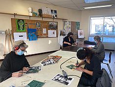 Anniversaire de la Micro-Folie : atelier d'art plastique (gravure sur bois) - Agrandir l'image (fenêtre modale)