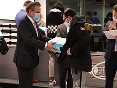 Remise d'ordinateurs portables aux étudiants d’Assas-Melun - Agrandir l'image (fenêtre modale)