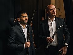 2 clarinettistes dans les coulisses du Concert de l'Orchestre Melun Val de Seine au Mas le 18 décembre 2022 - Agrandir l'image (fenêtre modale)